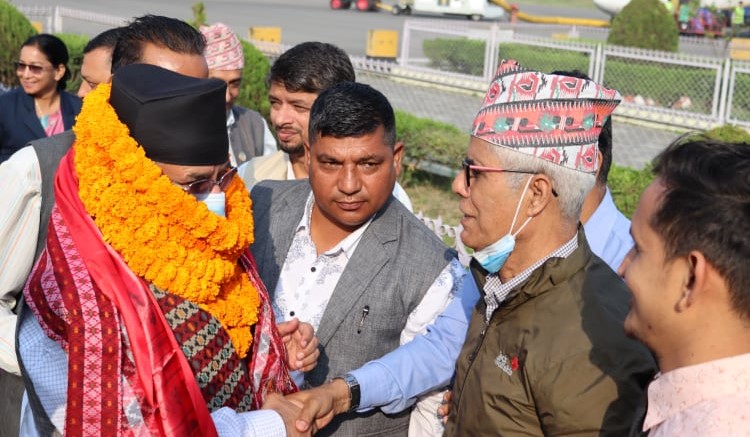 ‘चुनावी गठबन्धनको विषयमा चितवन कांग्रेसले भनेर हुँदैन’ प्रचण्ड