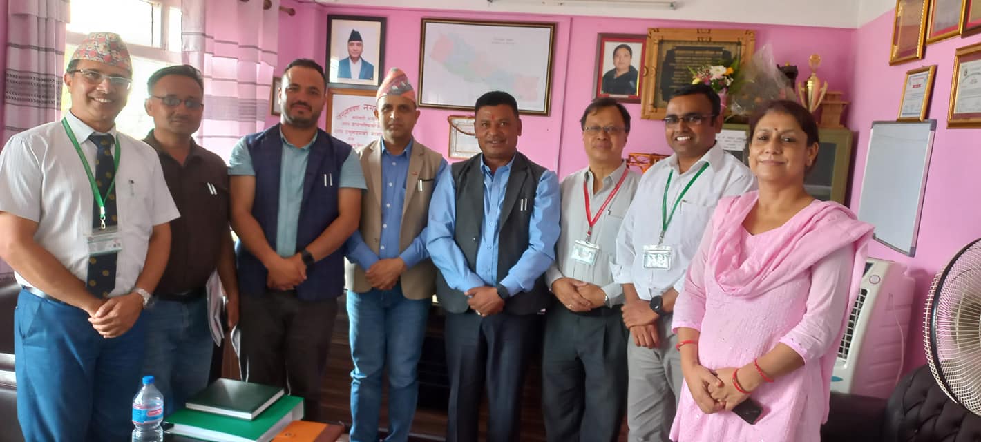 चाँगुनारायण नगरपालिकाका प्रमुखलाई नेपाल इन्जिनियरिङ कलेजको बारेमा ब्रिफिङ