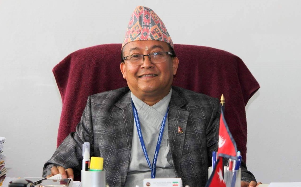 आयुक्तकाे जवाफ : आदरणीय व्यक्तिहरूलाई कद नघटाउन अनुरोध छ