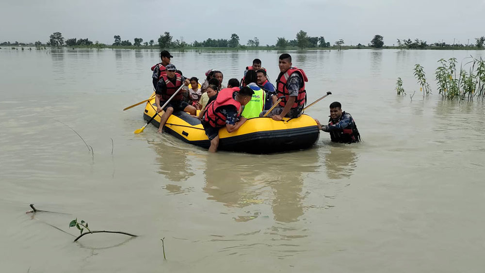 जोखिम मोलेरै घर फर्किन थाले सप्तकोसी विस्थापित