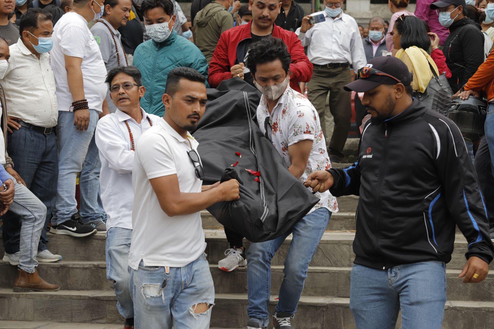 तारा एयर दुर्घटनामा मृतकको अन्त्येष्टि (फोटोफिचर)