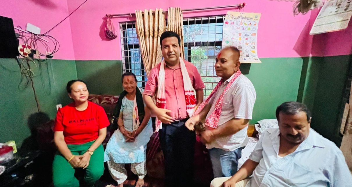 ४५ वर्षपछि नेकपा एमाले त्यागेर नेपाली कांग्रेसमा प्रवेश