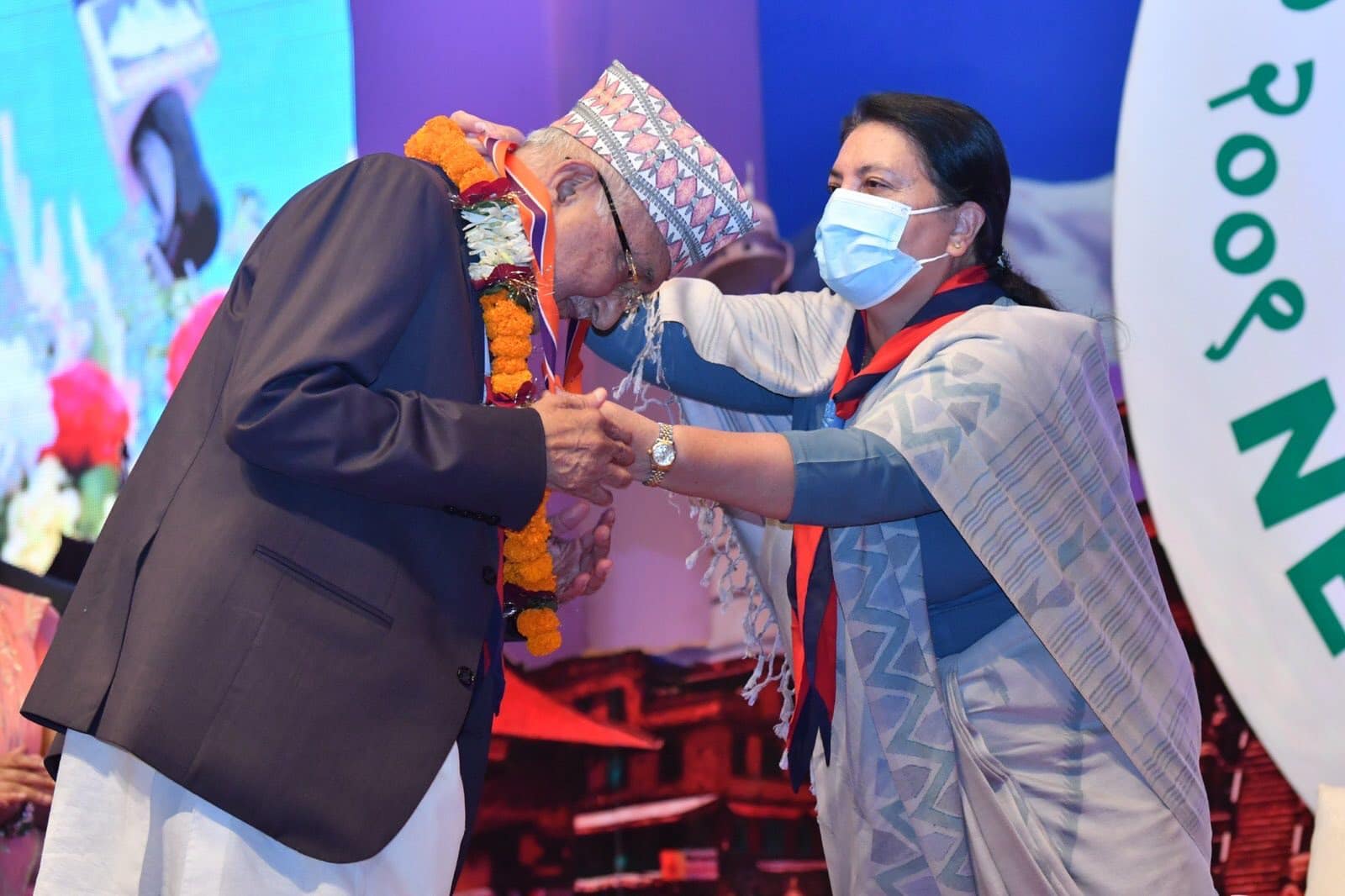ओलीलाई ‘मेधावी योगदान’ पदक