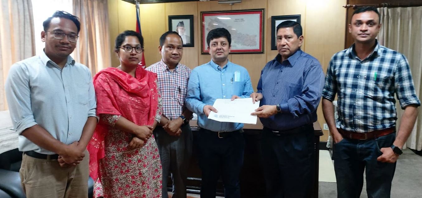 अस्पताल ताेडफाेड गर्नेलाई पक्राउ नगरेकाेमा गृहमन्त्रीकाे ध्यानाकर्षण