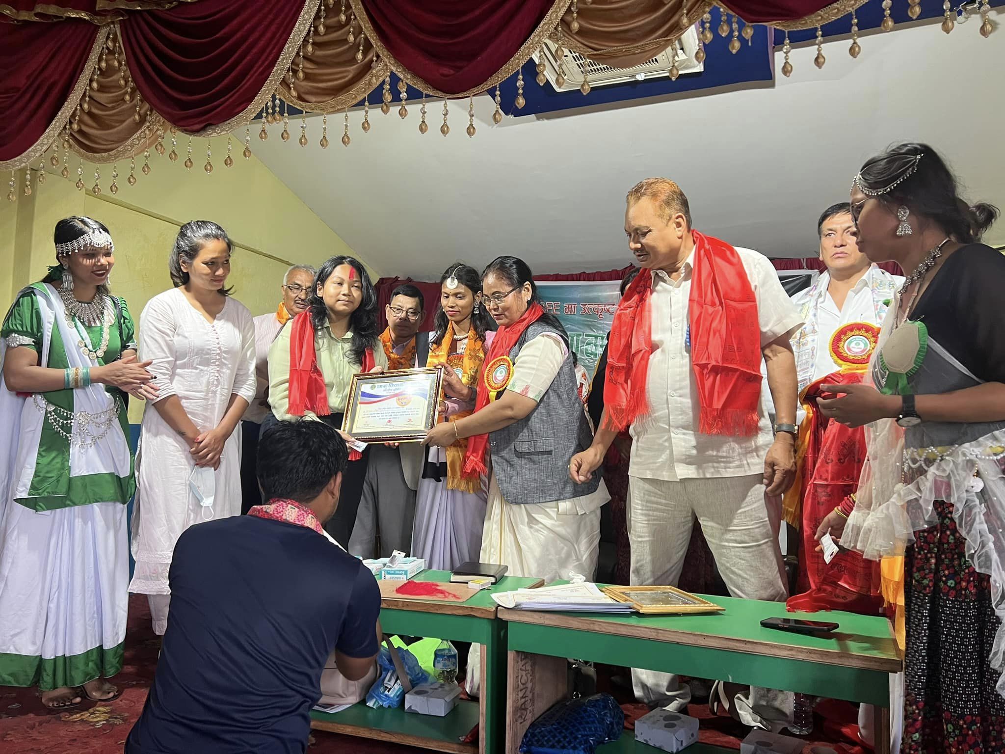 एसइई परीक्षामा उत्कृष्ट ८० थारु विद्यार्थीलाई सम्मान