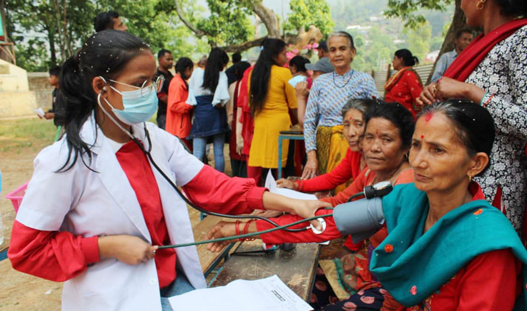 केएमसीको स्वास्थ्य शिविरबाट काभ्रेको दोलाल घाटमा ११ सय बिरामी लाभान्वित