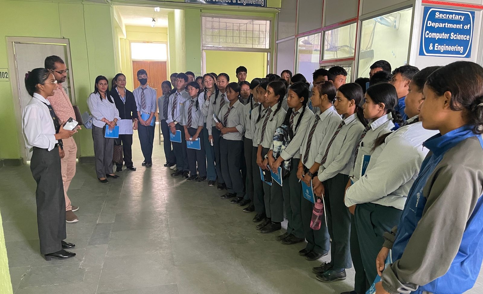 बालकुमारी स्कुलका विद्यार्थीहरु नेपाल इन्जिनियरिङ कलेजमा