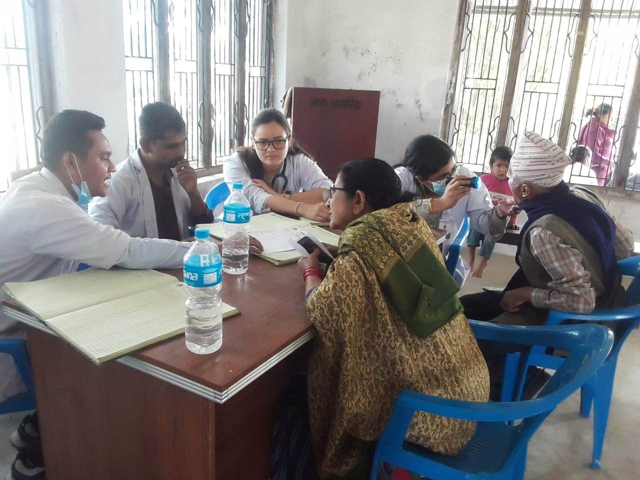 डा. सुनिल शर्माको एम्बुलेन्स क्याम्पबाट २६१ जना लाभान्वित