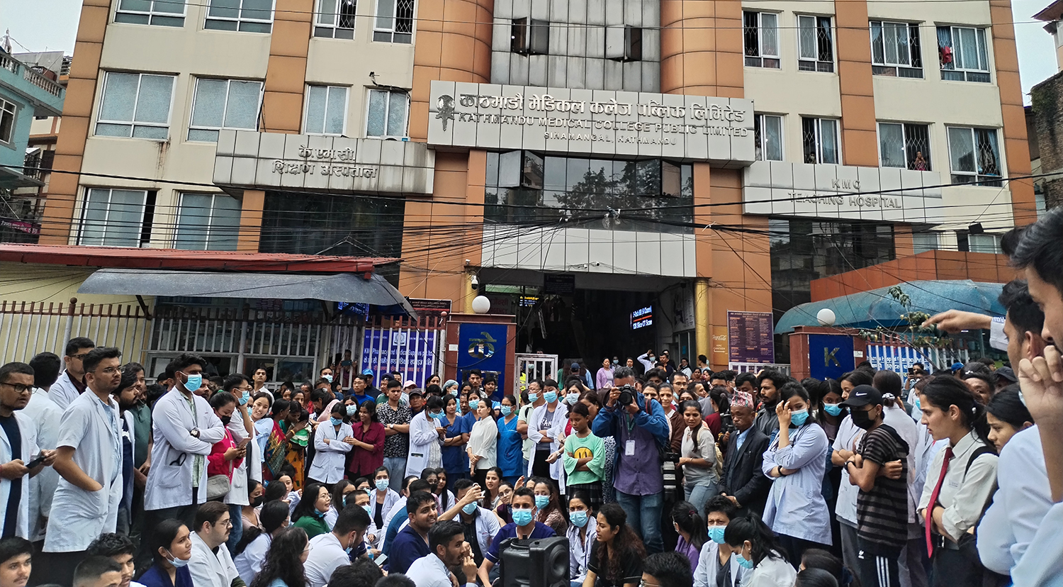 कार्यस्थलको सुरक्षाको सहमतिको मसी नसुक्दै कुटिए डाक्टर