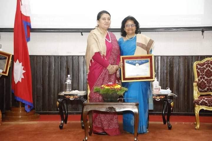 वीपी प्रतिष्ठानकी डा. खनाललाई राष्ट्रपतिबाट ‘वुमन इन मेडिसिन २०२२’ अवार्ड