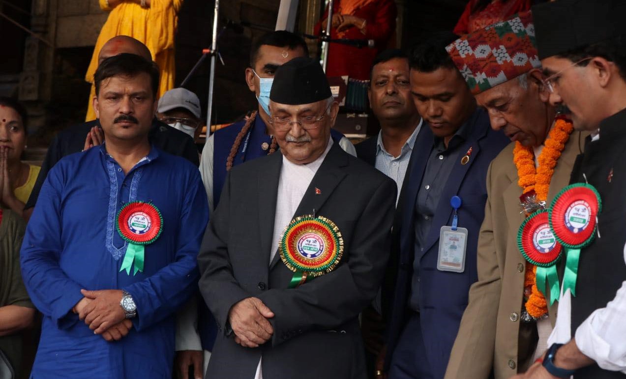 पशुपतिको आरतीमा केपी शर्मा ओली (तस्बिरहरु)
