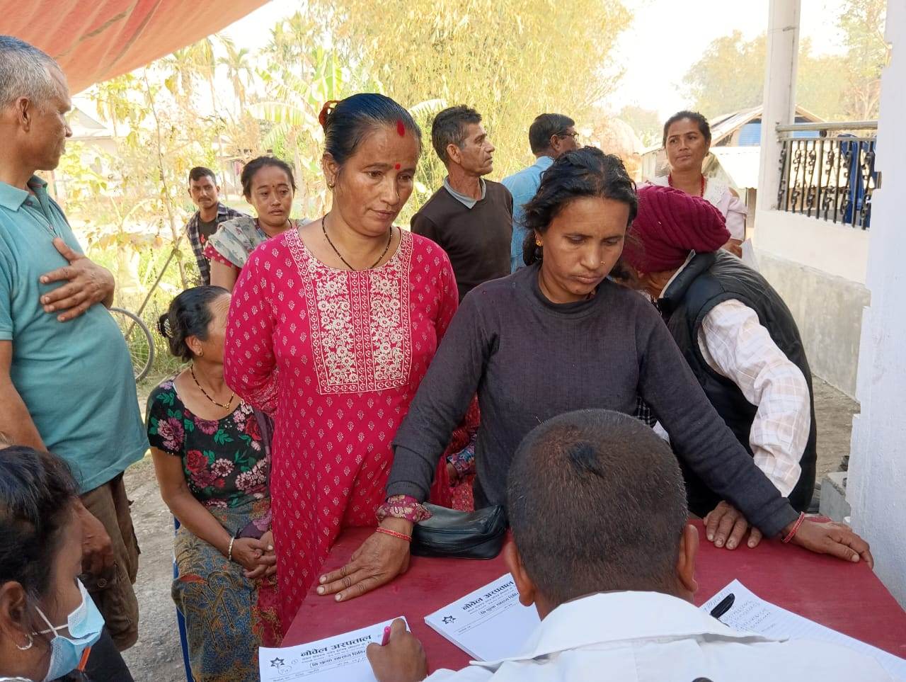 सांसद डा. शर्माको एम्बुलेन्स क्याम्पबाट १४२ जना लाभान्वित