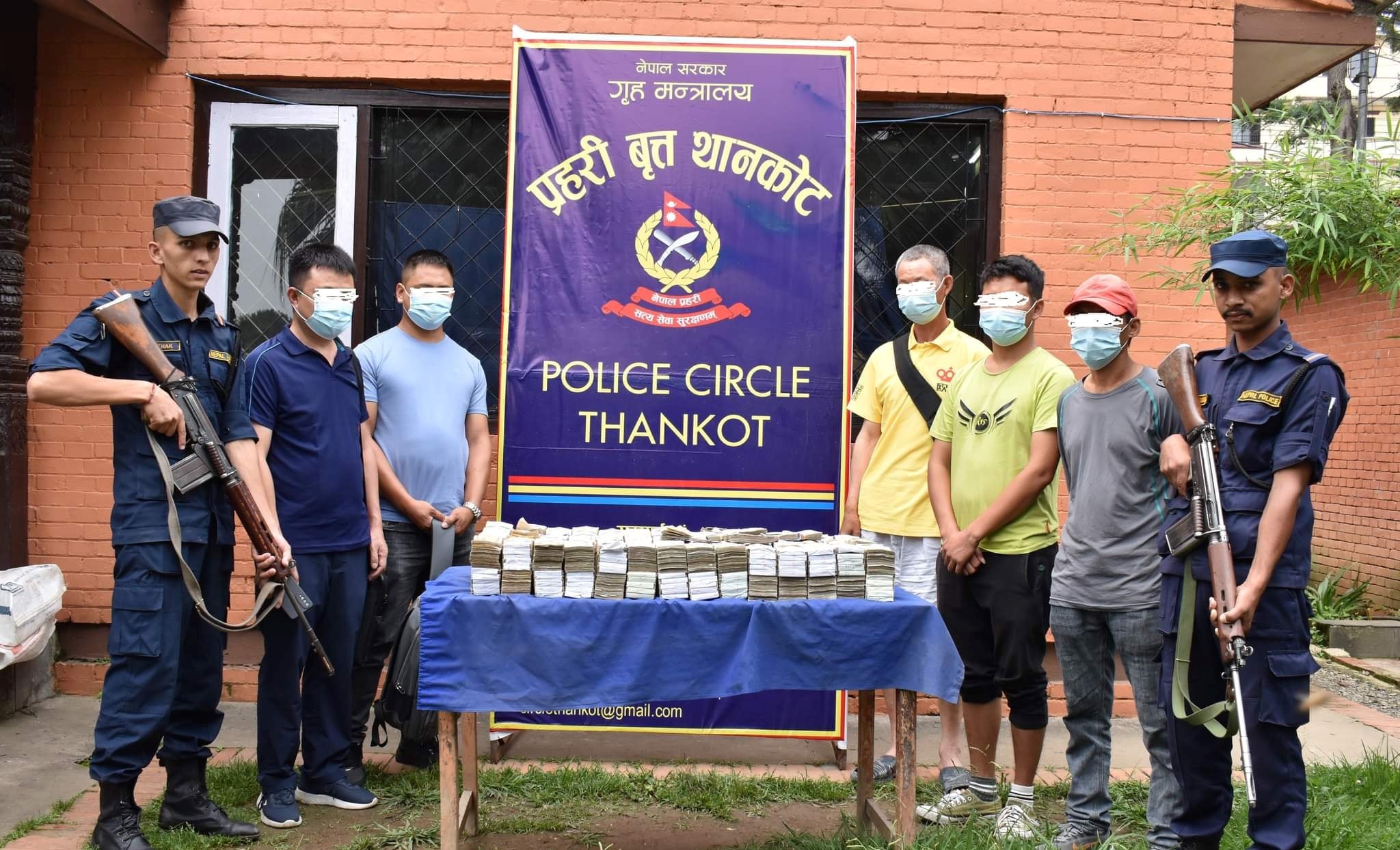 स्रोत नखुलेको करिब ४ करोड रुपैयाँसहित ४ चिनियाँ एक नेपाली पक्राउ