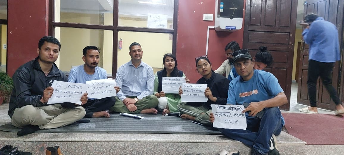 त्रिविका उपप्राध्यापक चलाउने अनशनमा