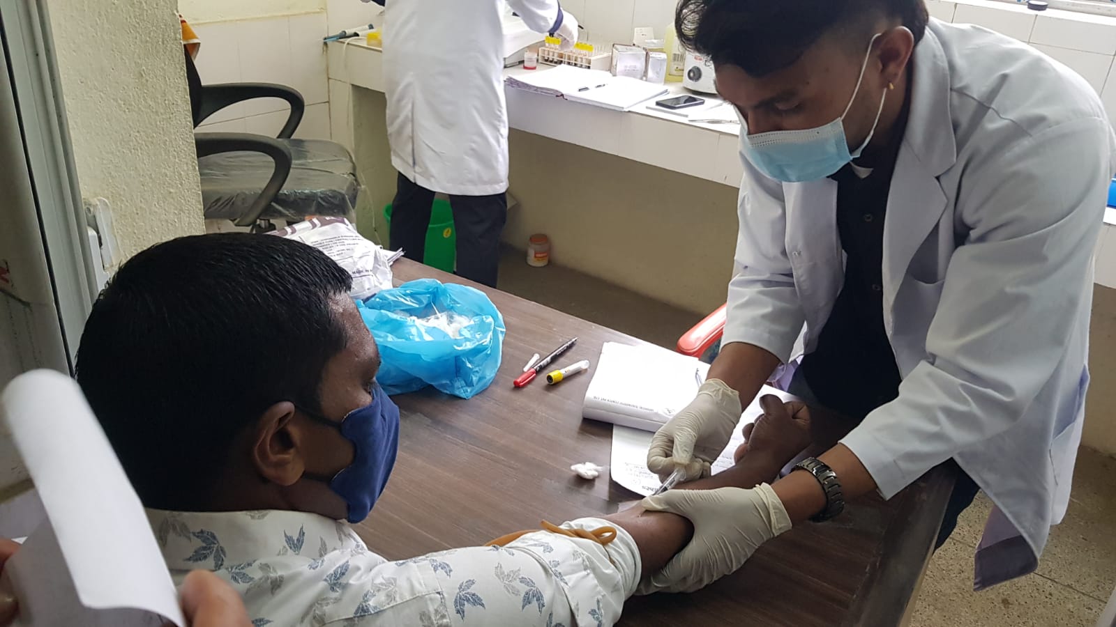 भक्तपुरकाे दुवाकोटमा केएमसीको निःशुल्क स्वास्थ्य शिविर