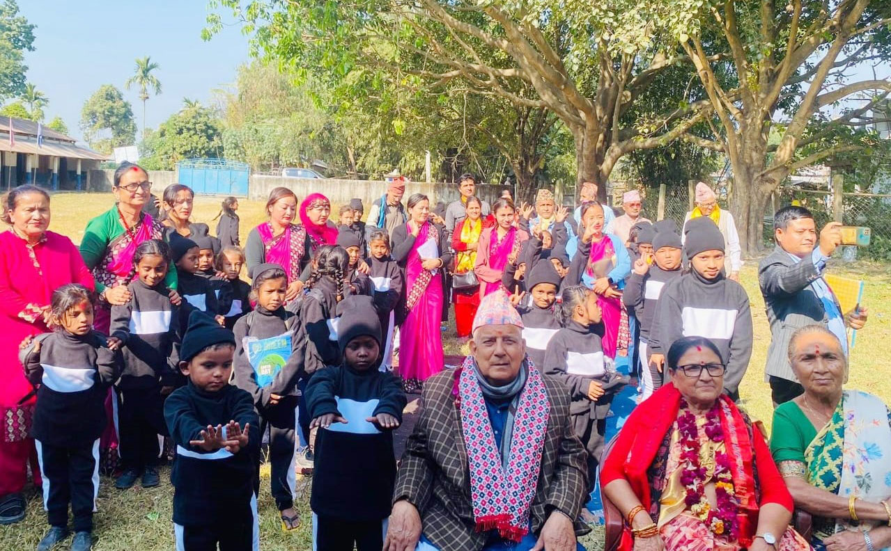 चुनावी बाचा पुरा गर्दै सांसद शर्माः विपन्न विद्यार्थीलाई तीन लाखको सहयोग