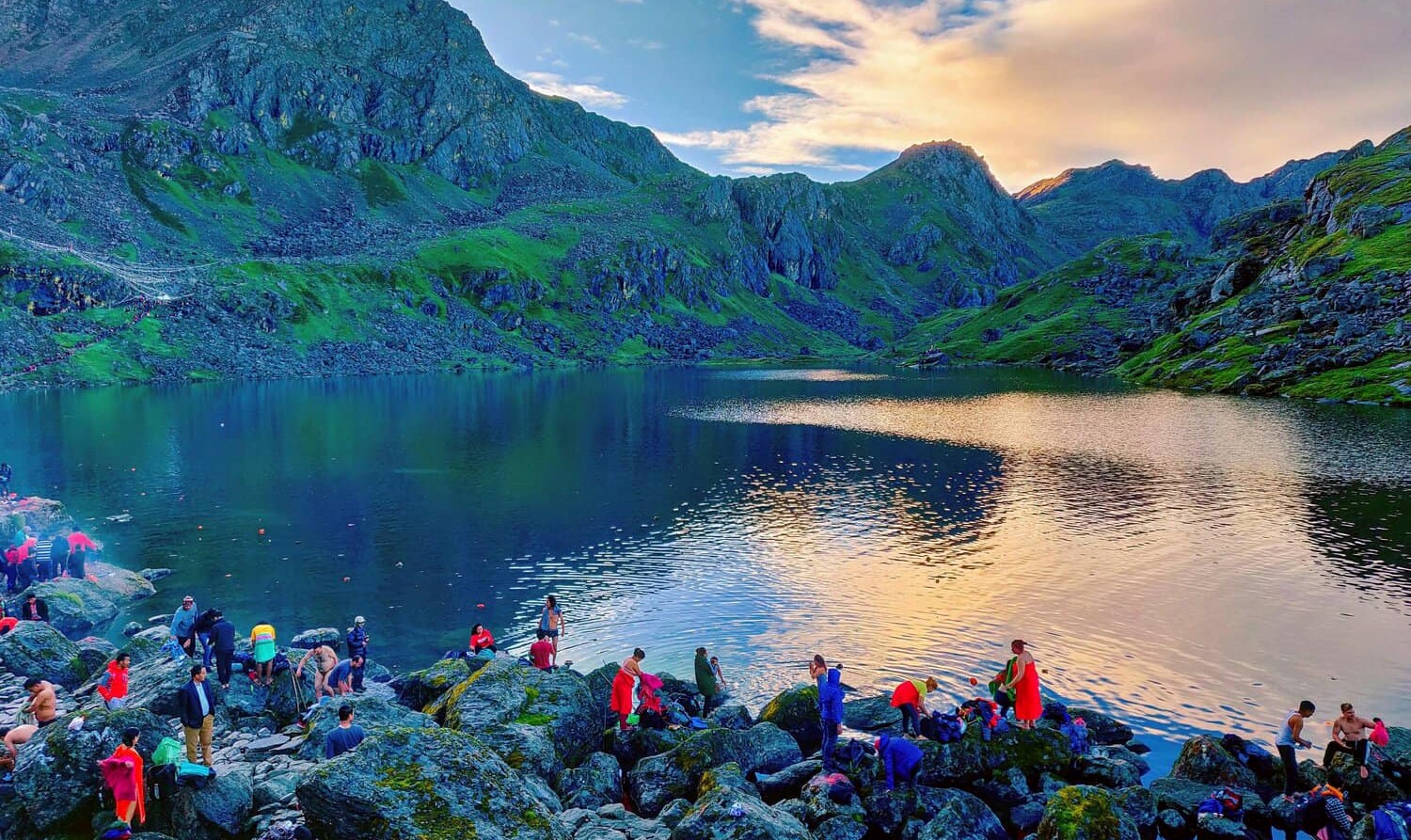 जनैपूर्णिमामा गोसाईकुण्डमा दश हजारभन्दा बढी भक्तजन