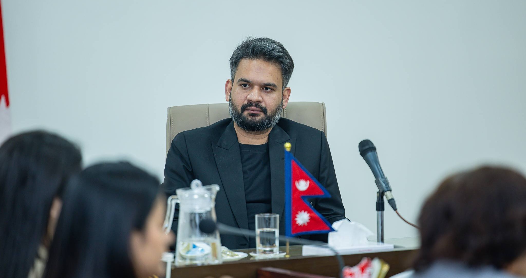 विश्वविद्यालय र प्रतिष्ठानका उपकुलपतिहरूसँग छलफल गर्दै प्रधानमन्त्री