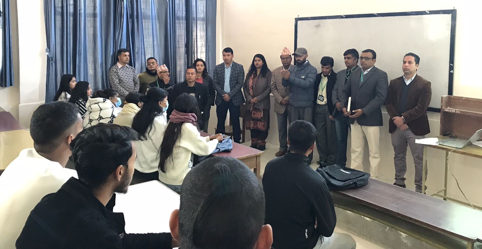 नेकमा भर्ना हुने विद्यार्थीलाई शैक्षिक सचेतना (फाेटाे फिचर सहित)