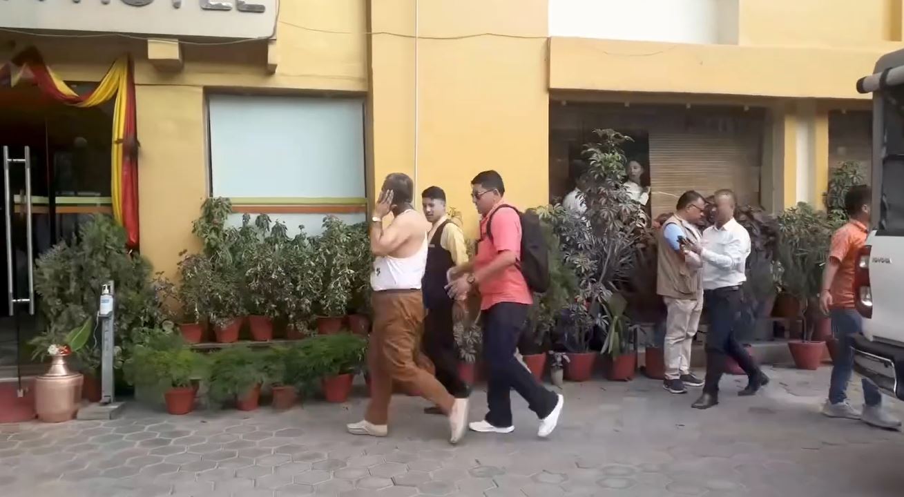 मेडिकल व्यवसायी दुर्गा प्रसाईँमाथि कालाेमाेसाे (भिडियाे सहित)