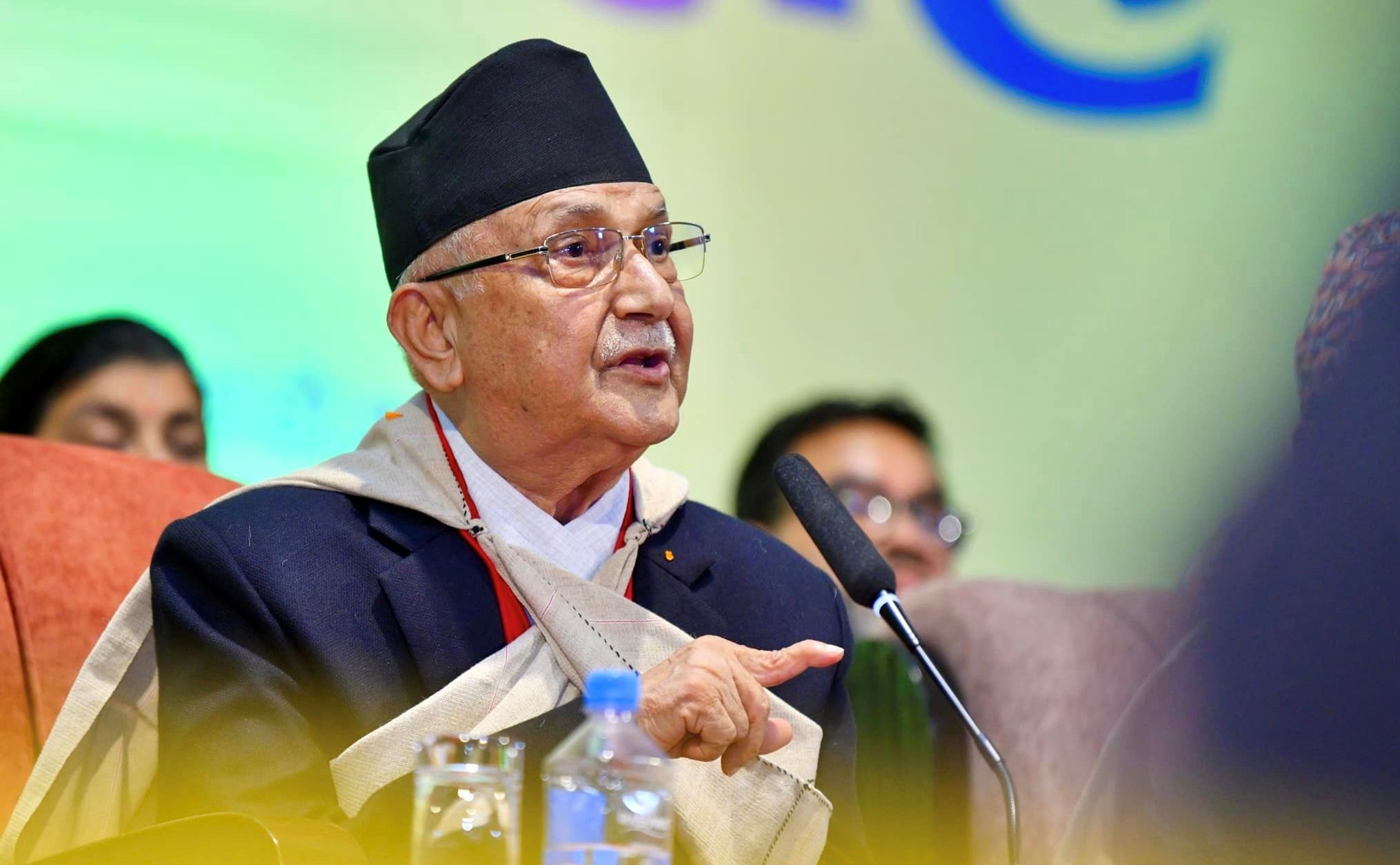 ‘कता जाँदा फाइदा हुन्छ त्यसमै प्रचण्डकाे ध्यान, विचार, नीति केही छैन’ केपी ओली