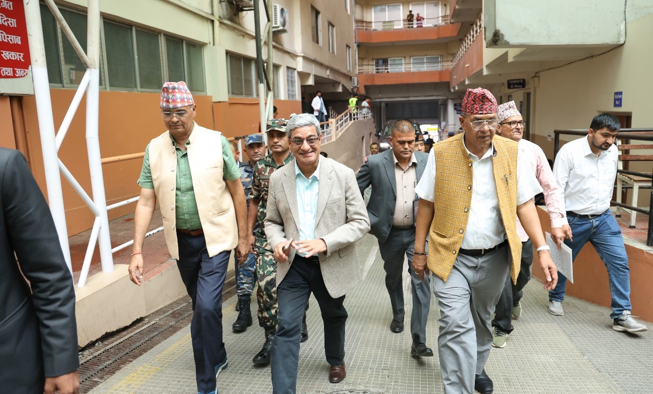 केएमसीकाे निरीक्षणमा गृहमन्त्री लेखक (भिडियाे सहित)