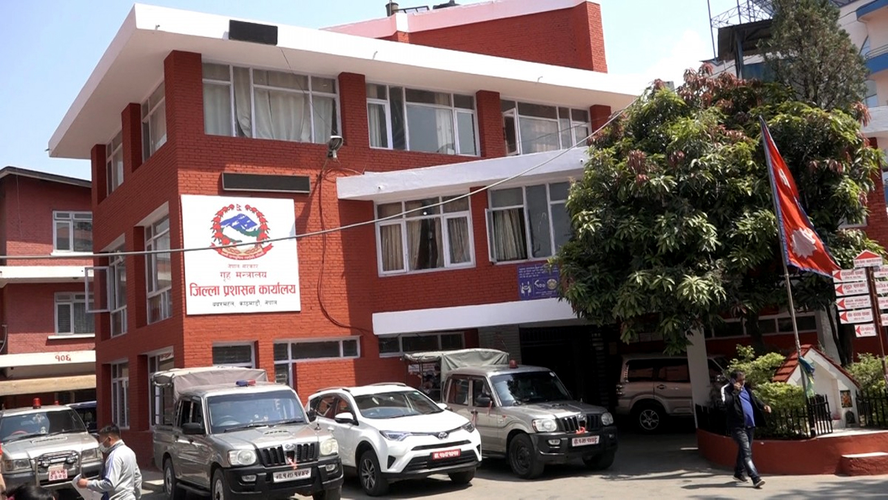 काठमाडाैं प्रशासनः सिडिओसहित १८ कर्मचारीलाई काेभिड