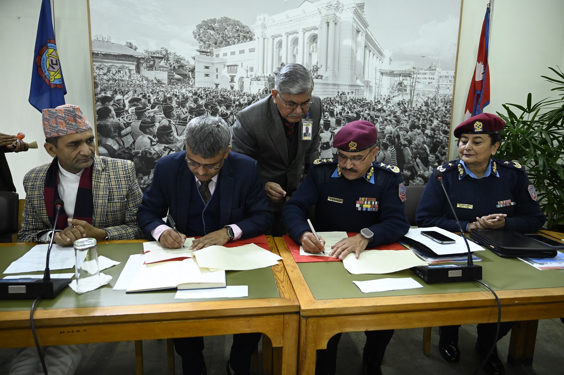 नेपाल प्रहरी अस्पताल र काठमाडौं विश्वविद्यालयले चिकित्सा शिक्षा र अनुसन्धानको क्षेत्रमा थप सहकार्य गर्ने