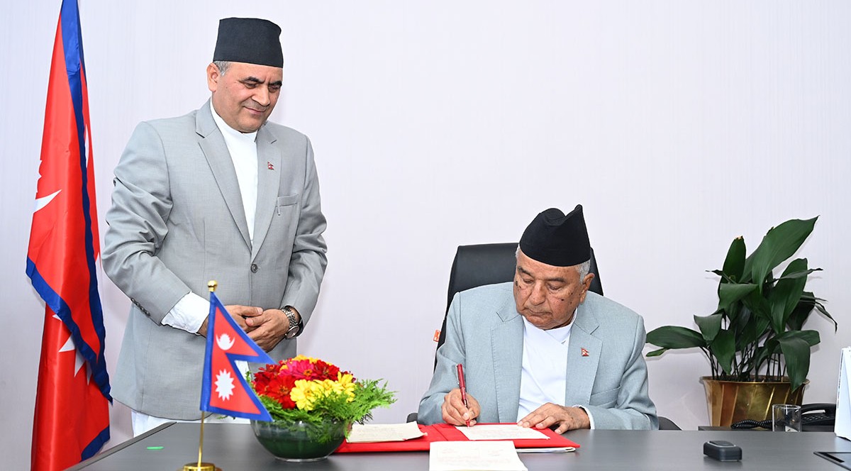 राष्ट्रपतिद्वारा संवैधानिक परिषद्सम्बन्धी अध्यादेश फिर्ता
