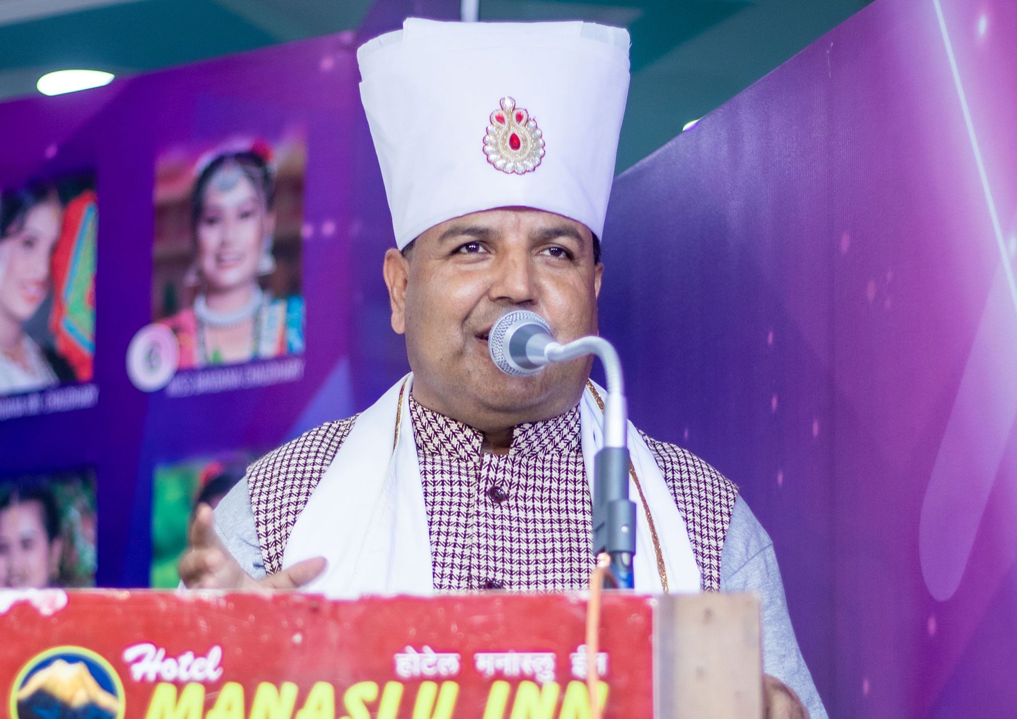 थारु समुदायका लागि सधै सहयोग गर्छु: डा. सुनिल शर्मा