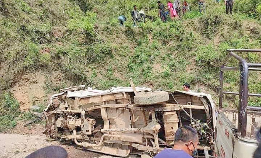 स्याङ्जामा मतदाता बोकेको गाडी दुर्घटना हुँदा १४ जनाको मृत्यु