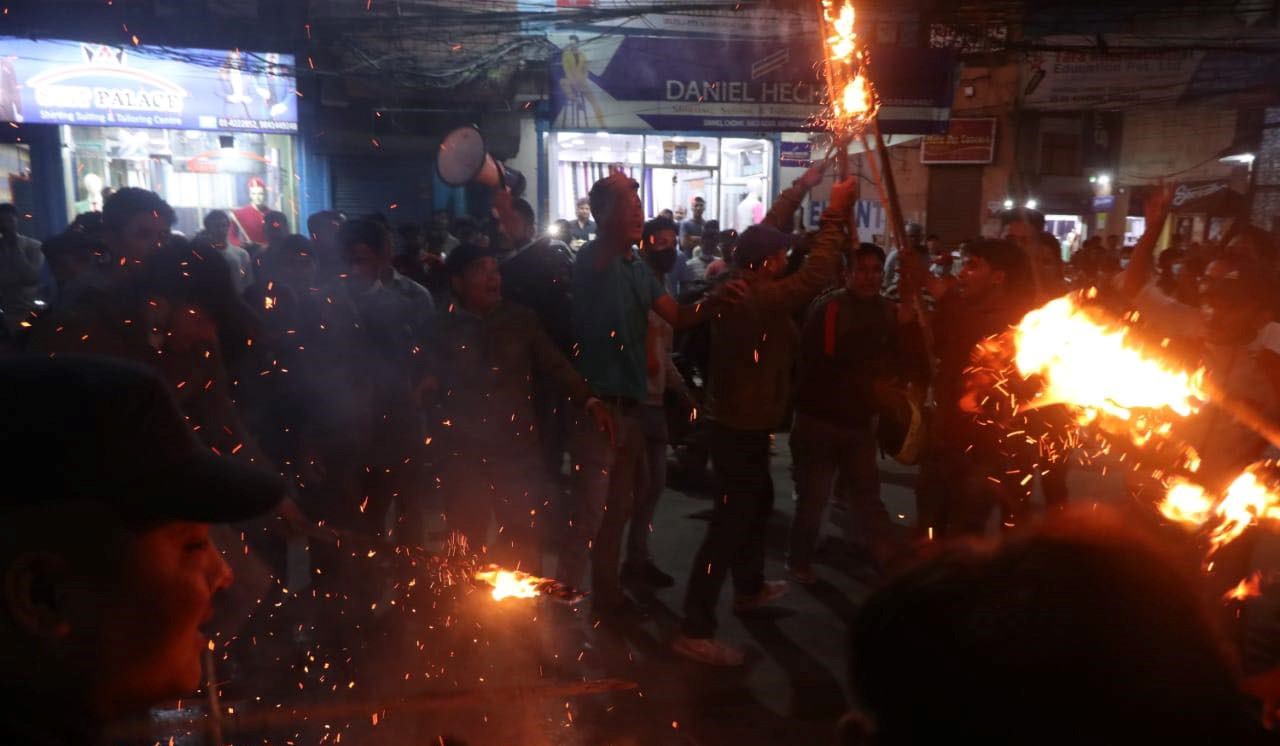 विप्लव नेतृत्वकाे नेकपाले निकाल्यो मसाल जुलुस (फोटो फिचर)