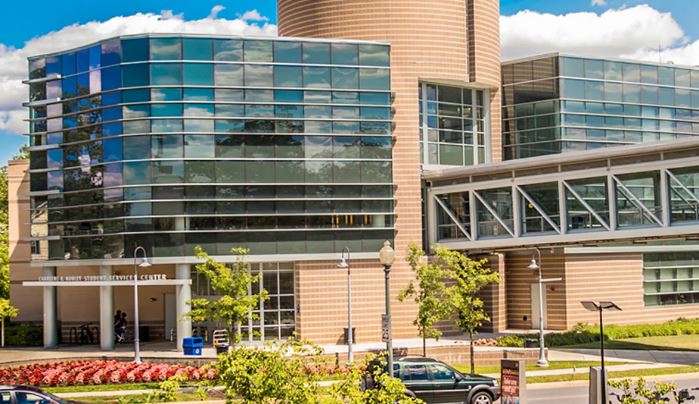 अमेरिकी प्रोफेसरले छात्राहरूलाई 'शर्ट फुकाल्न' लगाए पछि...