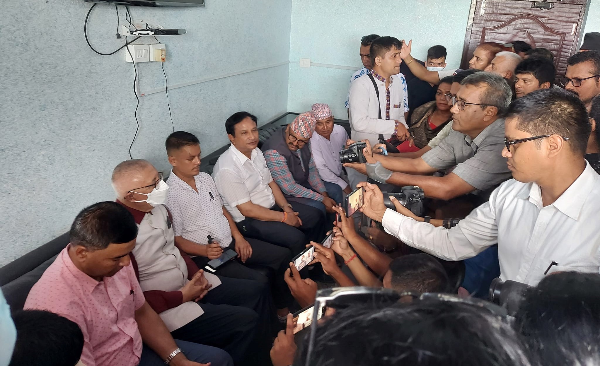 कांग्रेसलाई कम क्षति हुनेगरी गठबन्धन गर्नुपर्छ : डा. शेखर कोइराला