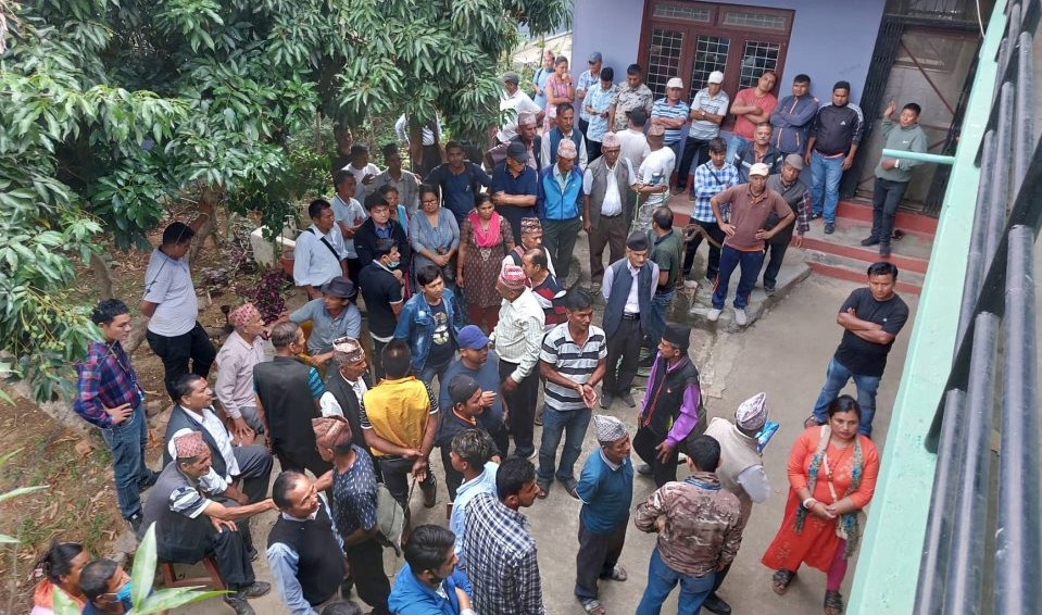 गोरखामा कांग्रेसका उम्मेदवारद्वारा सामूहिक राजीनामा