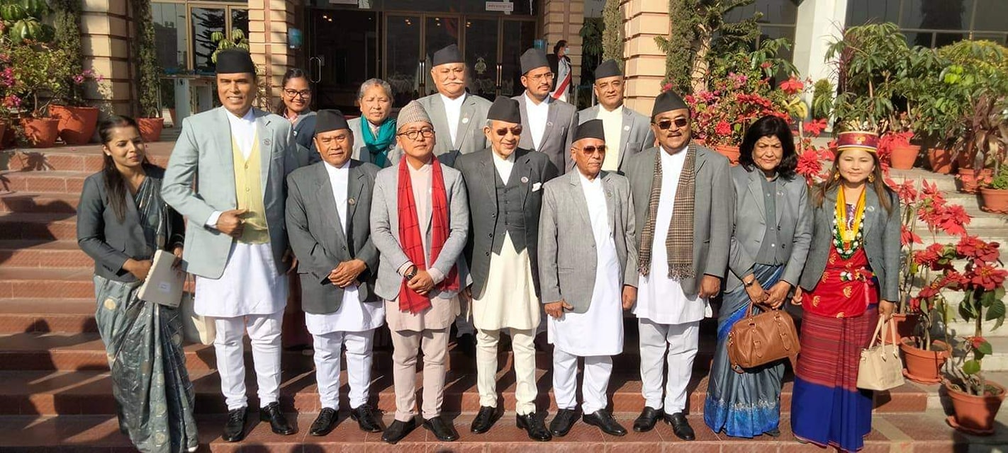 ‘भ्रष्टाचार गरेर खानु आमाको रगत खानुसरह मानेर काम गर्नेछु’ लिङ्देनको शपथ