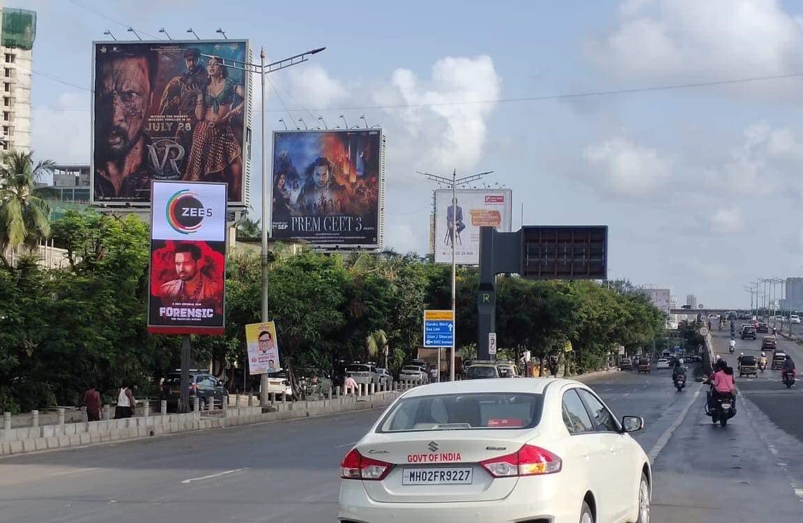 हलिउड र बलिउड सिनेमाले ओगट्ने मुम्बइमा ठडियाे 'प्रेम गीत ३' को पोष्टर