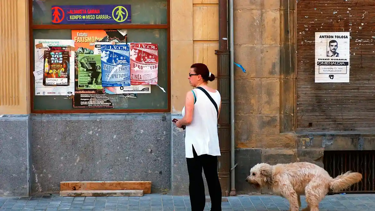 कुकुरले मलमुत्र फालेपछि ५७० डलर जरिमाना