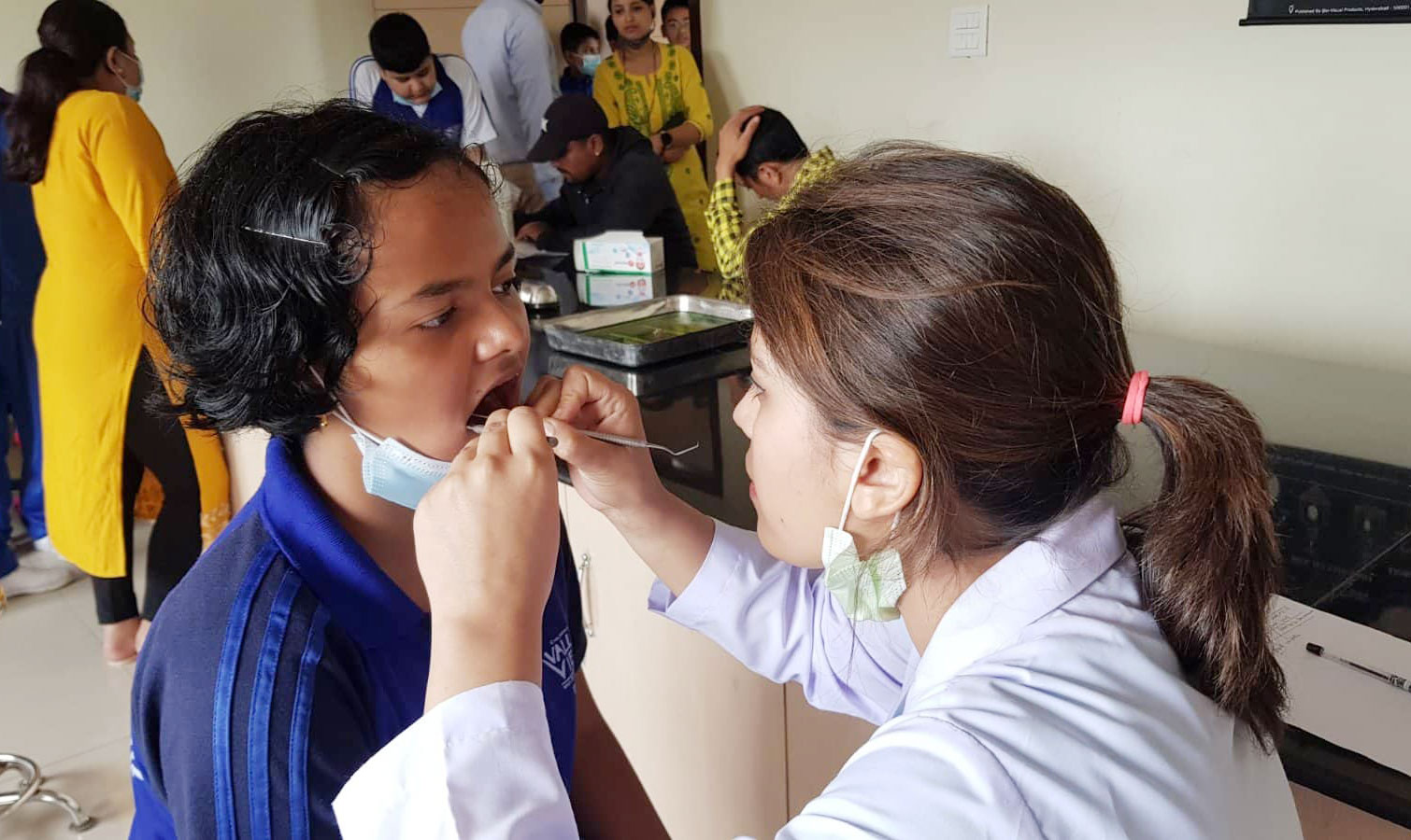 १५ दिनमा नोबेलको एम्बुलेन्स क्याम्पबाट १२ हजार विरामीको निःशुल्क उपचार