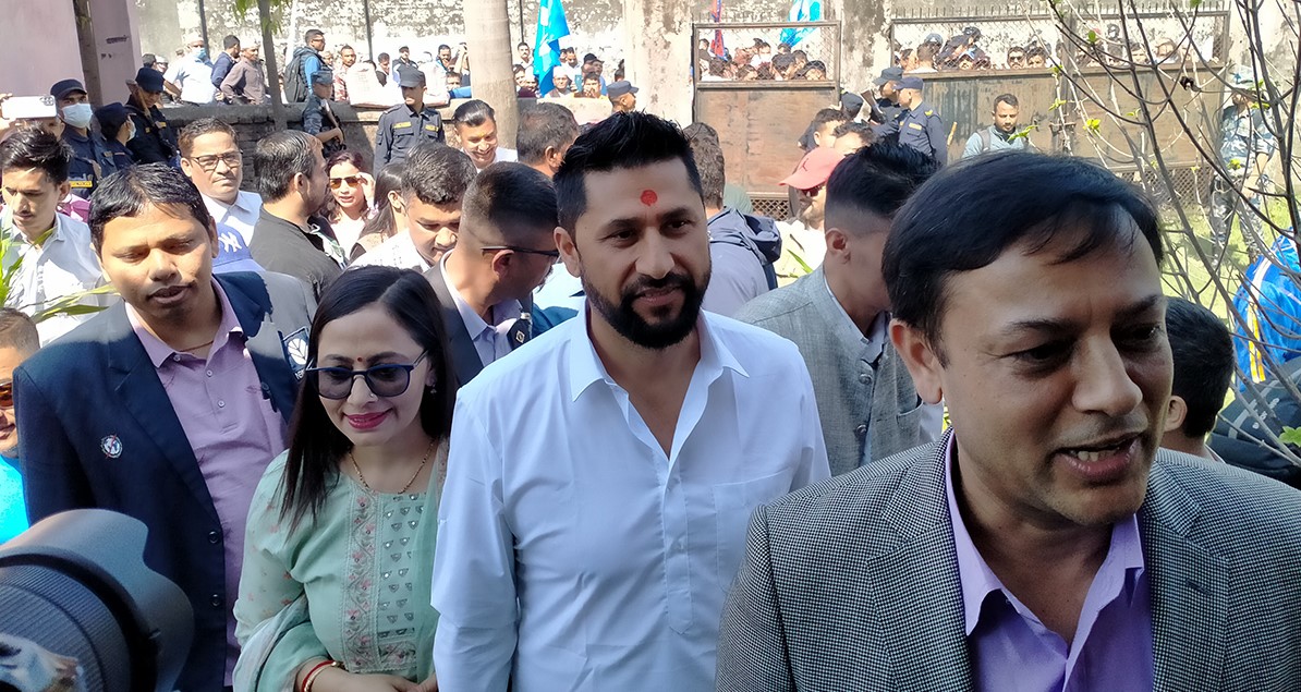 लंकु भगवती मन्दिरमा पुजा गरेर रविले गराए उम्मेदवारी दर्ता