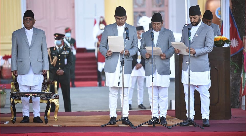  ४४औं प्रधानमन्त्री प्रचण्डले लिए पद तथा गोपनियताको सपथ, उपप्रधानमन्त्री ३ जना