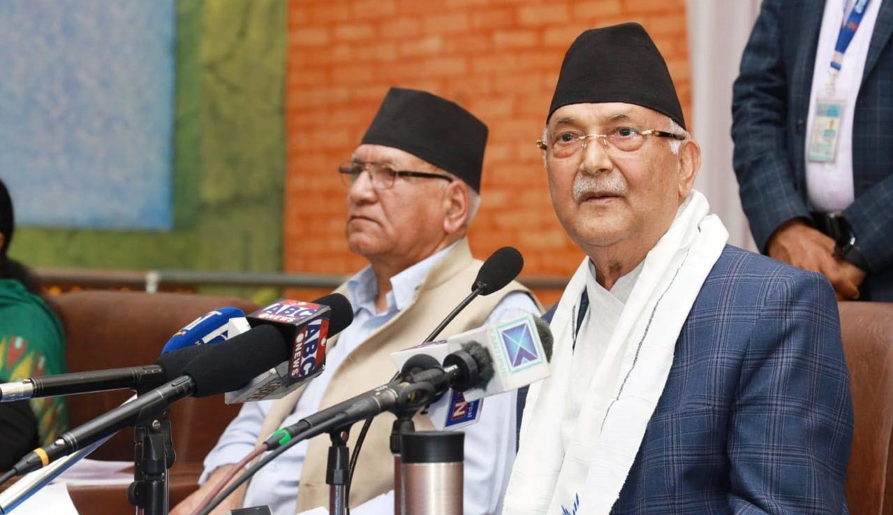 हाप्सिलै हाप्सिलो काँधमा बोकेर कांग्रेस हिँडेको छ, योभन्दा अलच्छिन के हुन्छ ?’