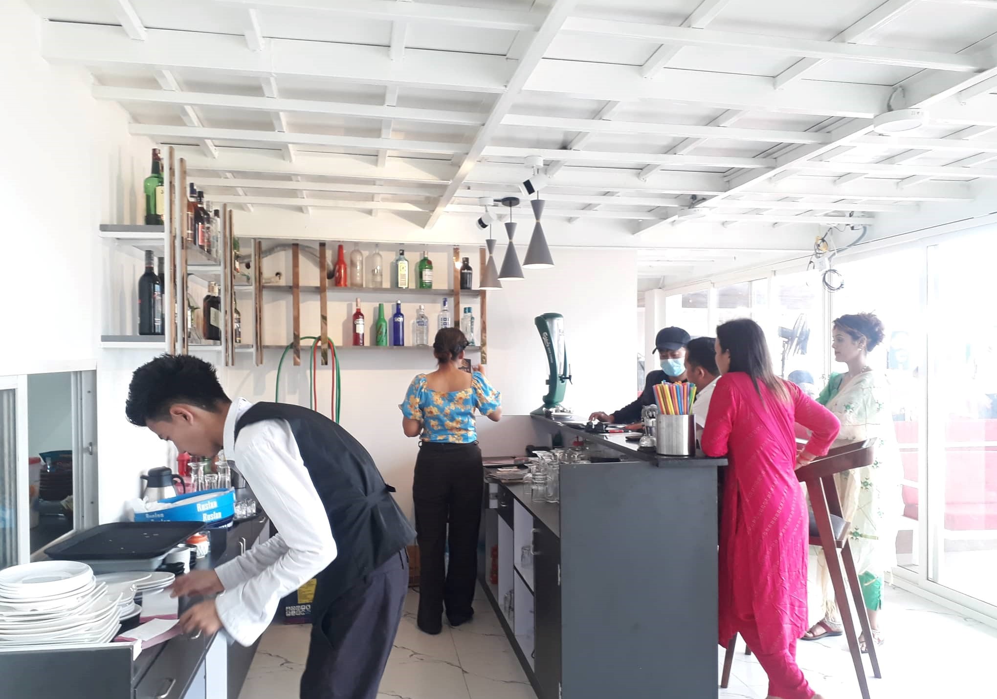 धरानमा डेढ कराेडकाे लगानीमा खुल्याे क्लाउड नाइन लाउञ्ज एण्ड बार