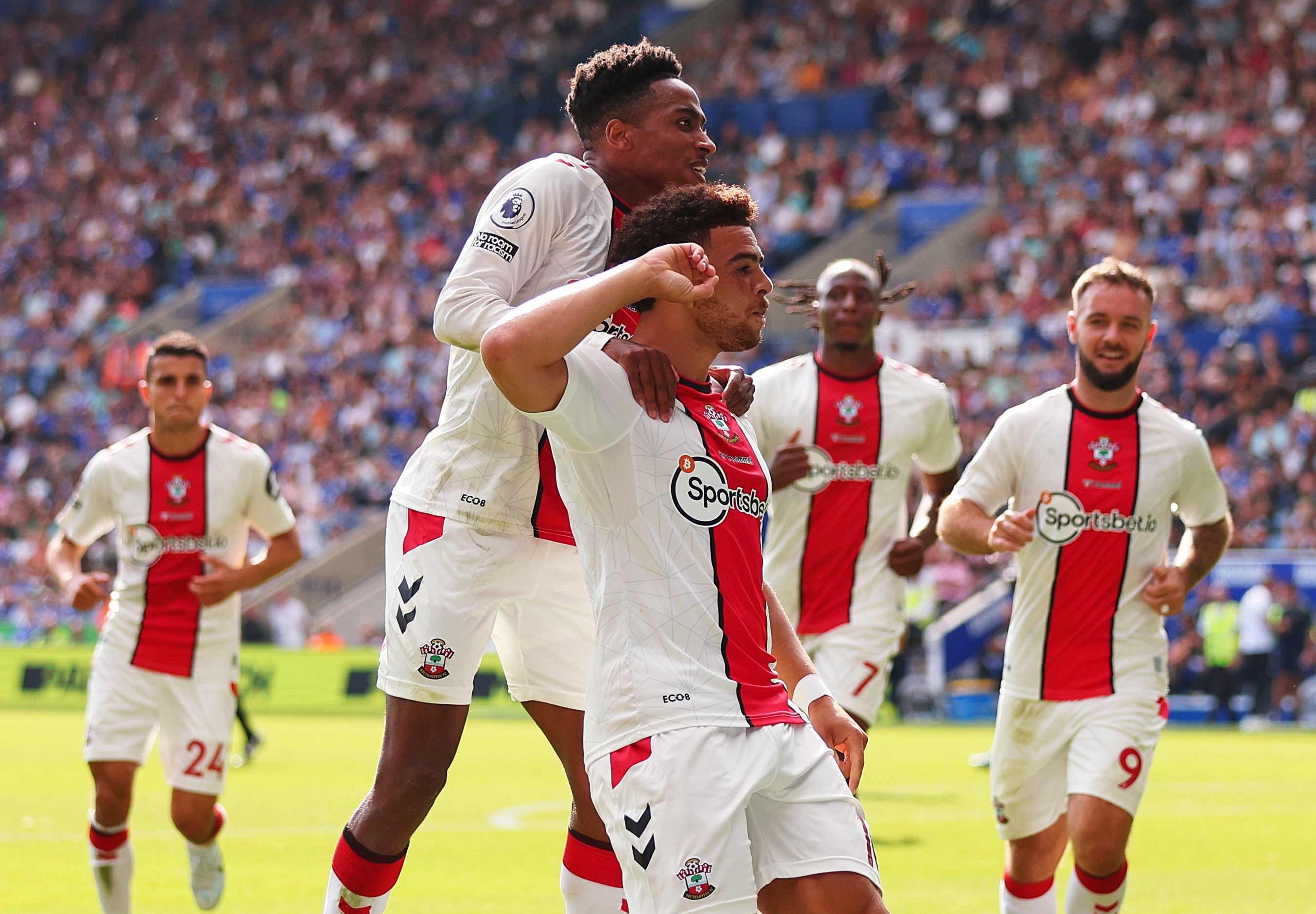 आर्सनलको लगातार तेस्रो जित, लेस्टर पराजित