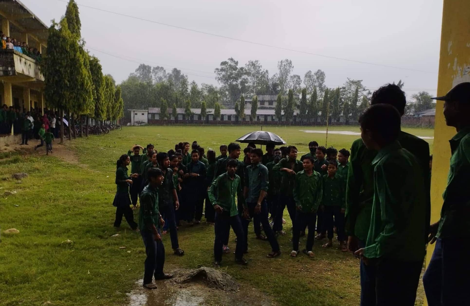 विद्यालय हाताभित्र शिक्षकहरूद्वारा मादक पदार्थ सेवनः  विधार्थीहरूले गरे नाराबाजी