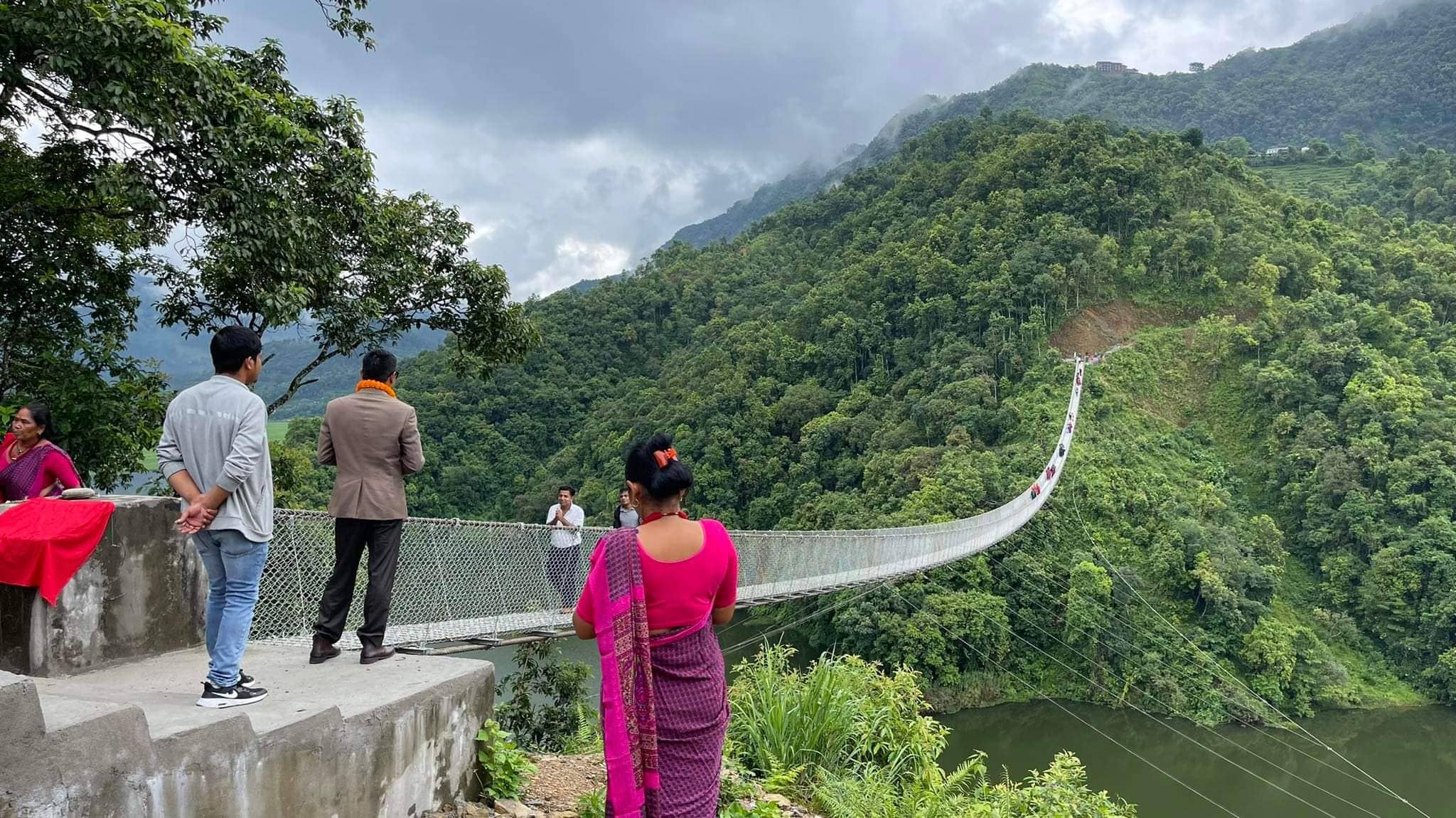 पर्यटकका लागि रुपातालमाथिको झोलुङ्गे पुल नयाँ गन्तव्य