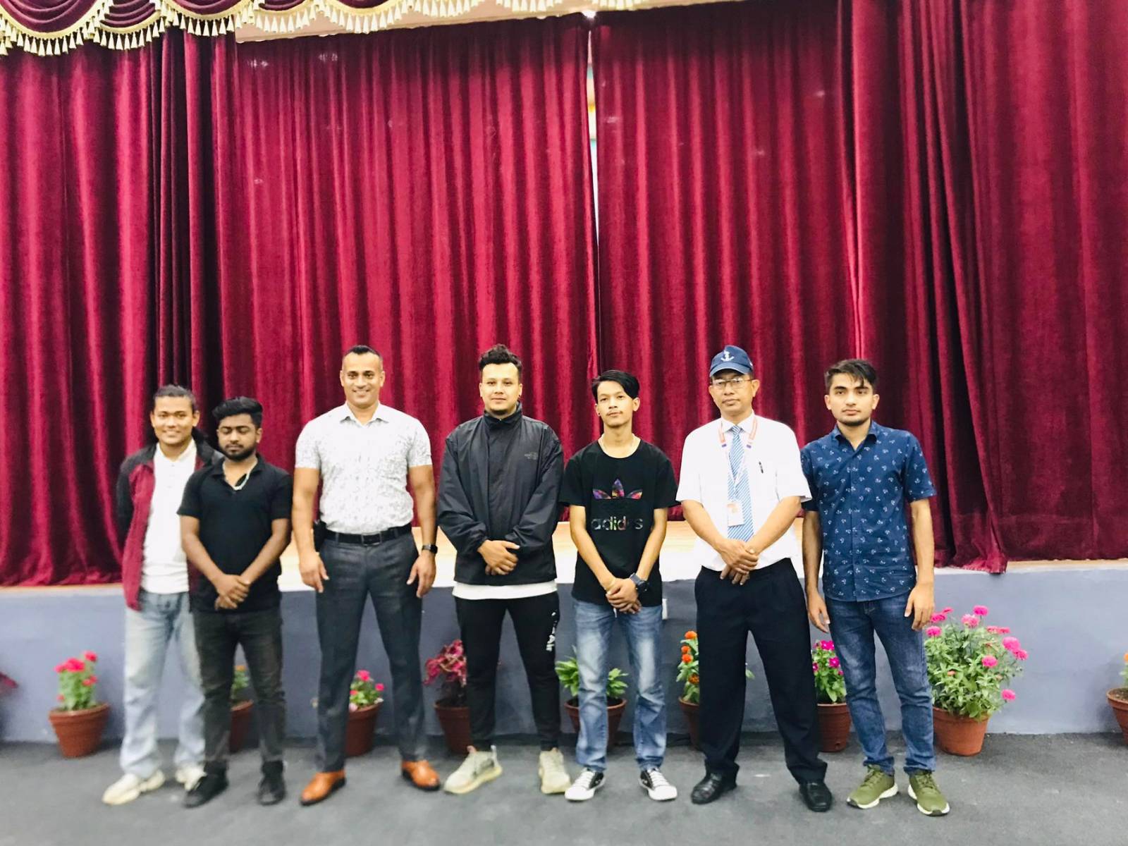 नेकका विद्यार्थीले बनाए स्वचालित पर्दा र प्रोजेक्टर प्रणाली