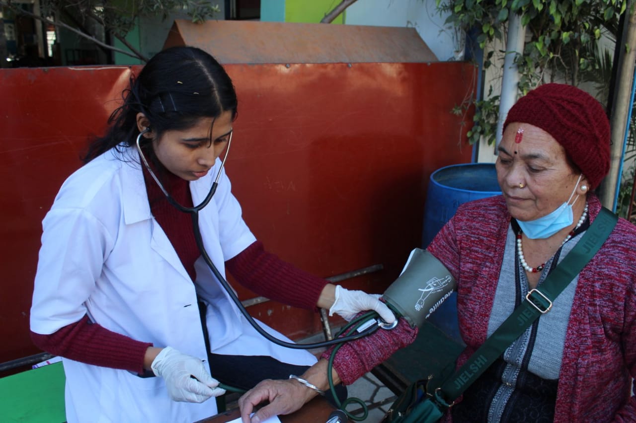 कुमारीगालमा केएमसीको निःशुल्क स्वास्थ्य शिविर