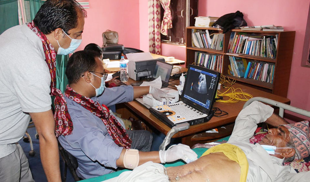 धादिङमा केएमसीको निःशुल्क स्वास्थ्य शिविरबाट ११ सय बिरामीले पाए उपचार