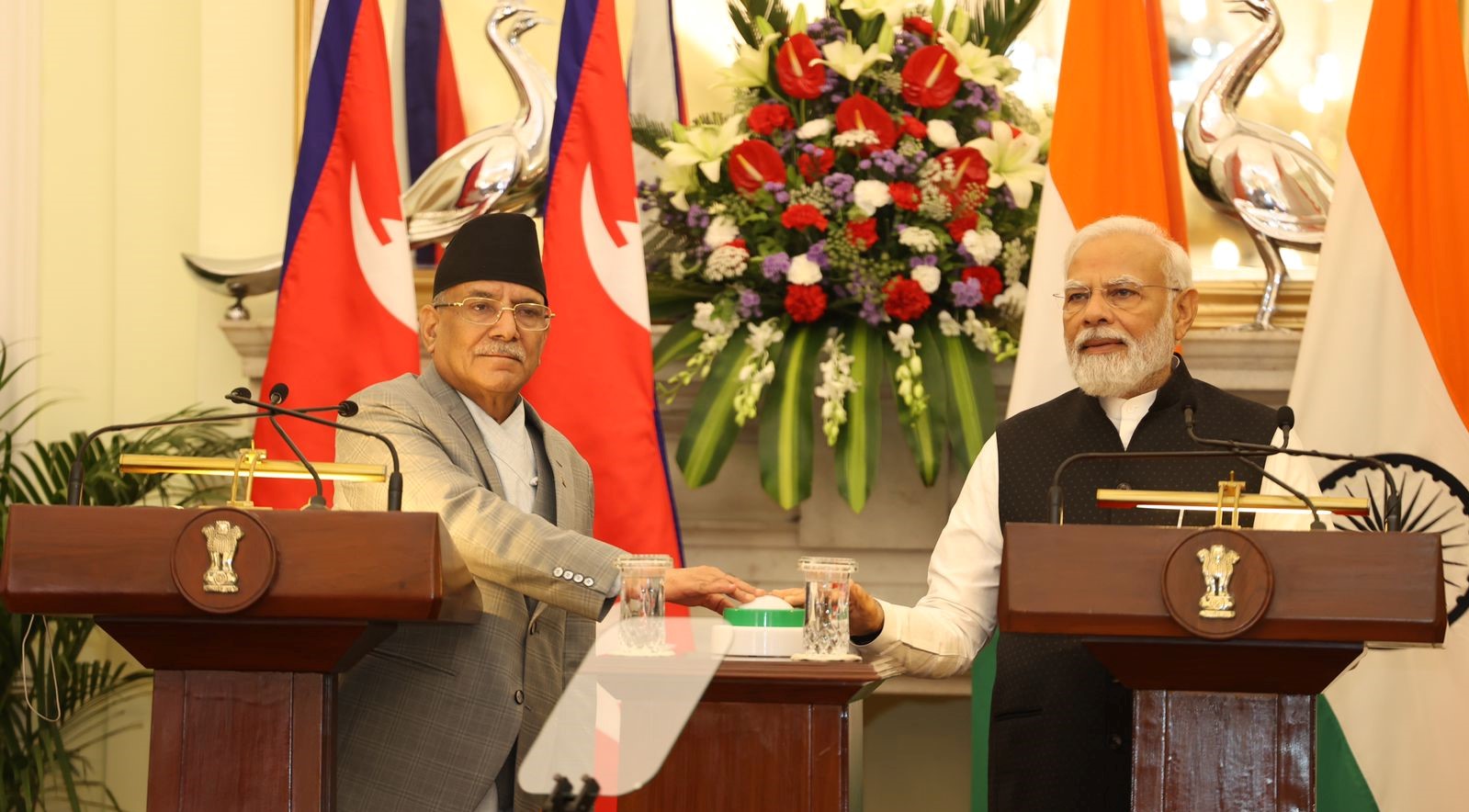 सात सम्झौतामा नेपाल र भारतबीच हस्ताक्षर (फाेटाे फिचर सहित)
